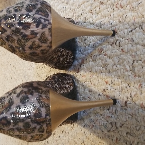 Stuart Weitzman 3' leopard print heels size 8.5 - Picture 4 of 5